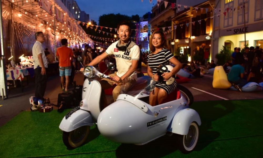 新加坡复古Vespa Sidecar夜间骑行体验
