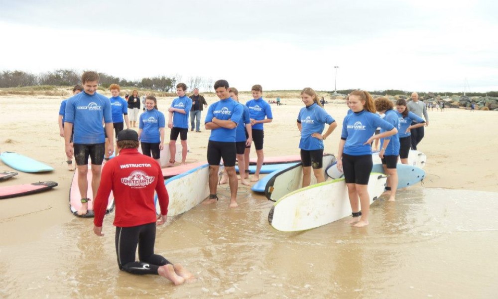 黄金海岸主海滩私人团体冲浪课程