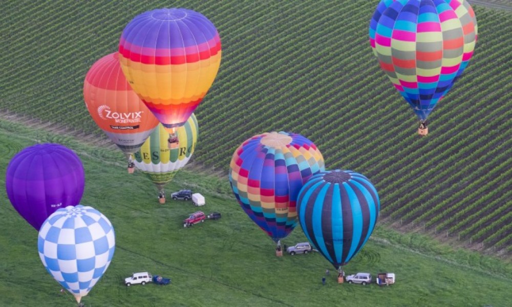 亚拉河谷热气球飞行体验 